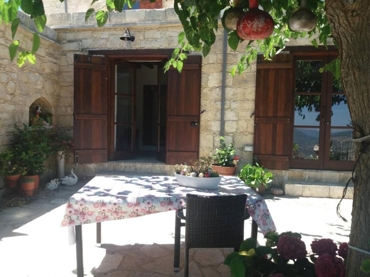 Georgia'S House Bed & Breakfast Fyti ภายนอก รูปภาพ